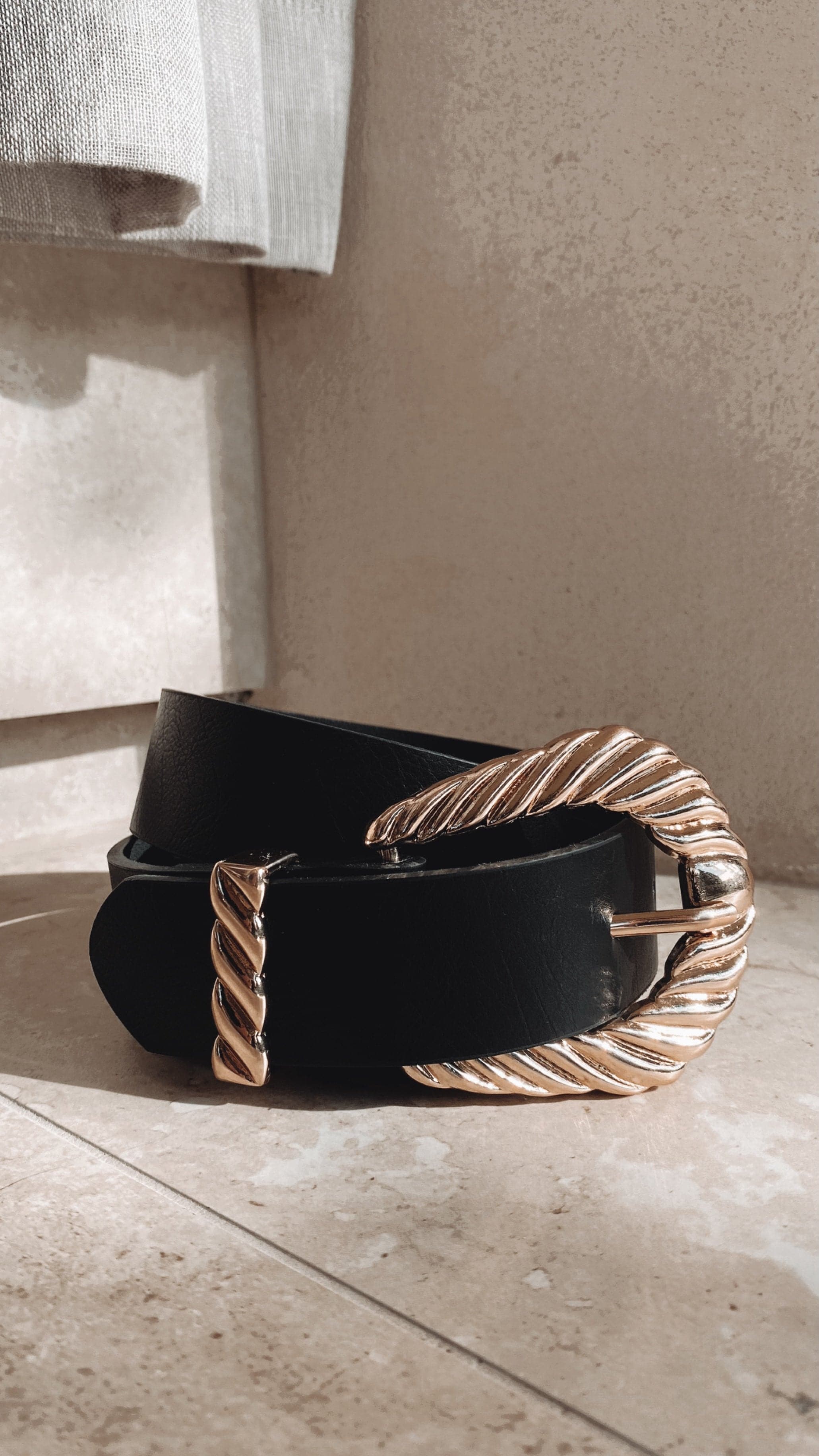 Amelie Twist Buckle Belt - Black/Gold - Image 3