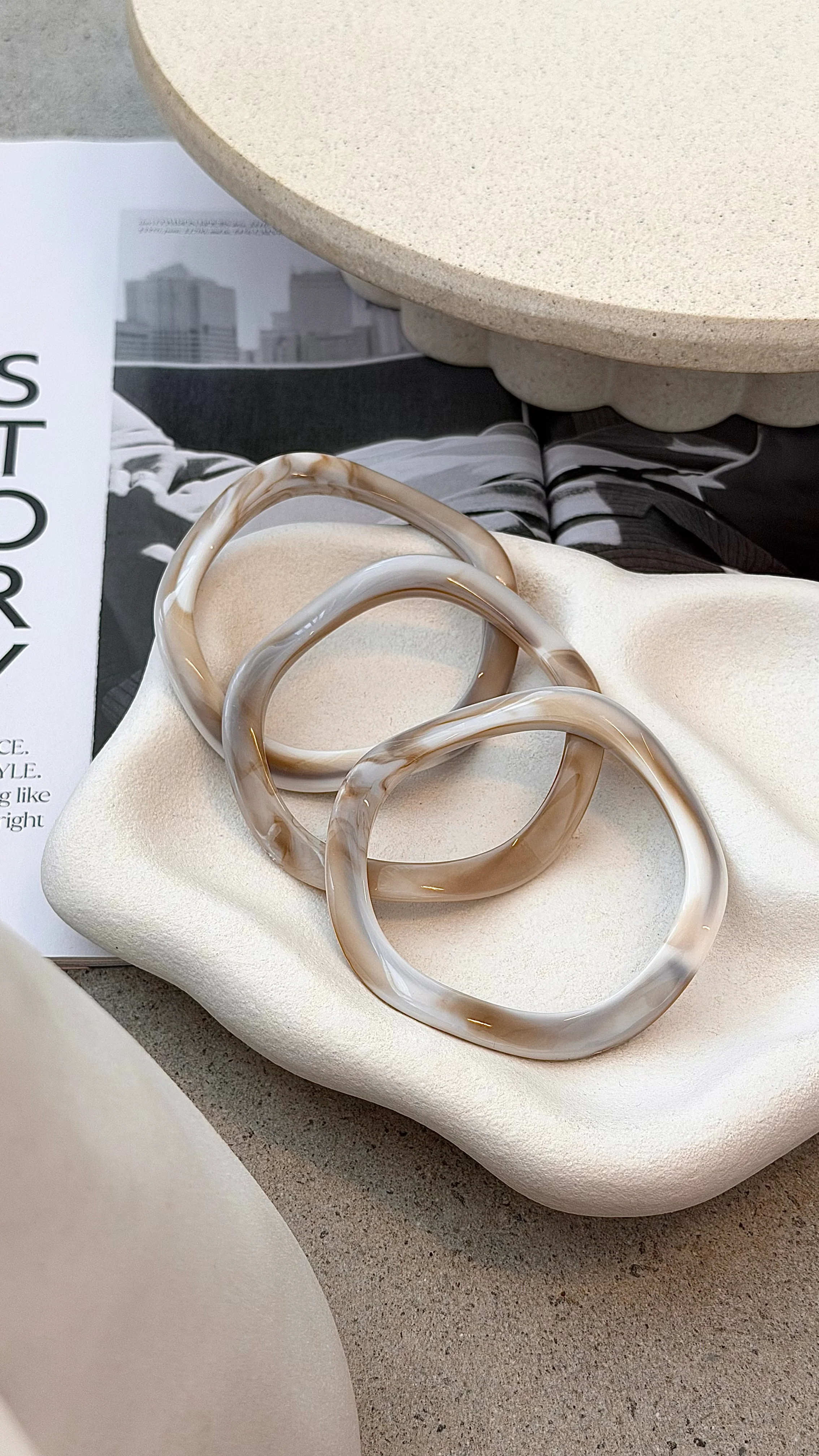 Farah Wave Bangle 3 Pack - Cream Marble - Image 4