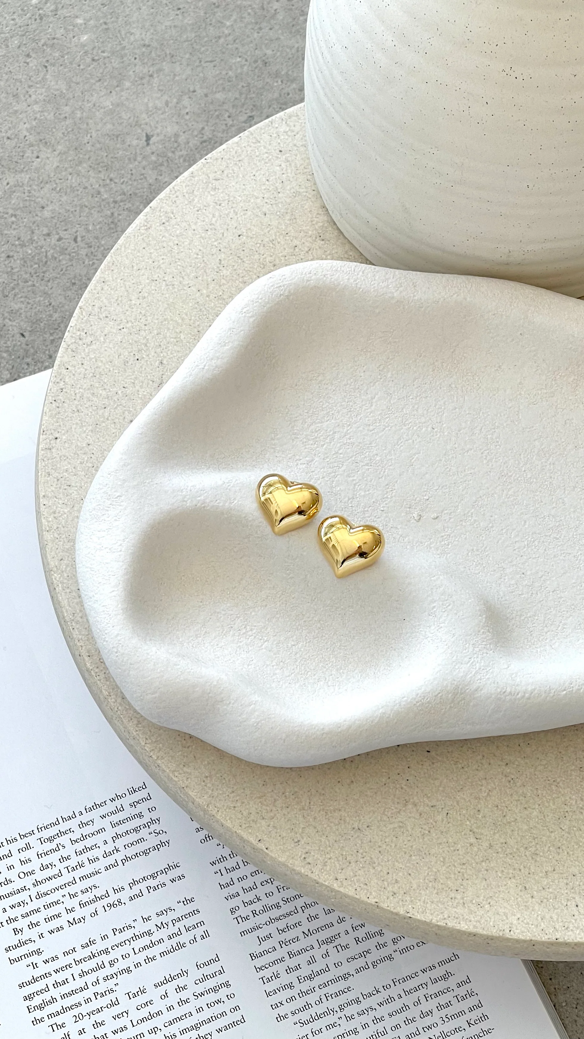 Neve Heart Earrings - Gold - Image 3