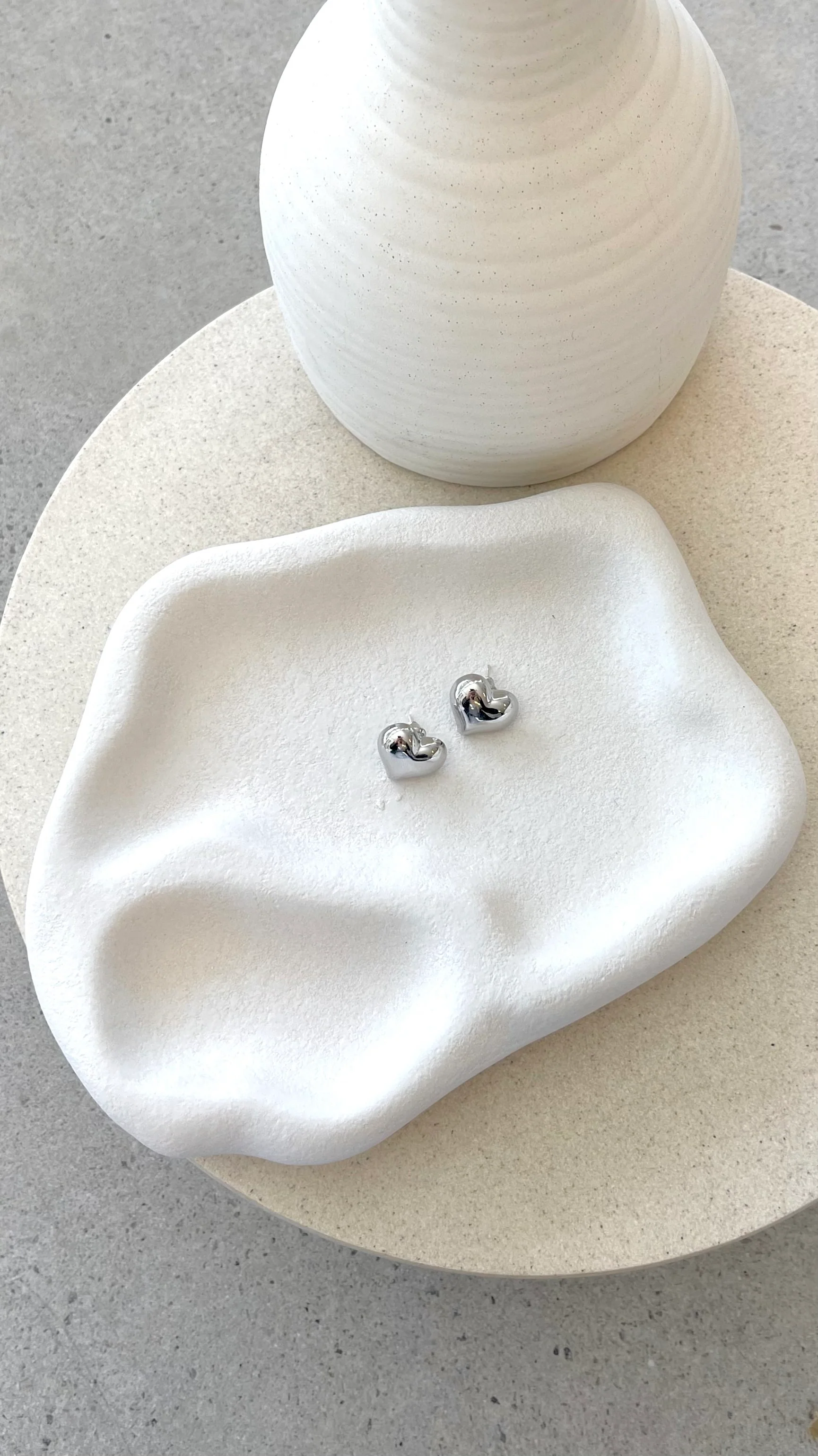 Neve Heart Earrings - Silver - Image 4