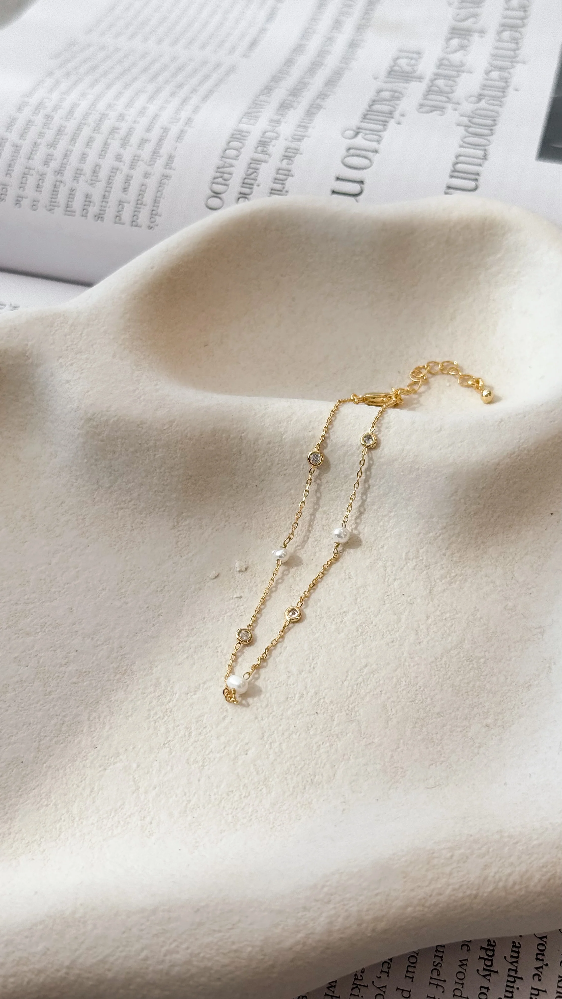 Nina Bracelet - Gold / Pearl - Image 3