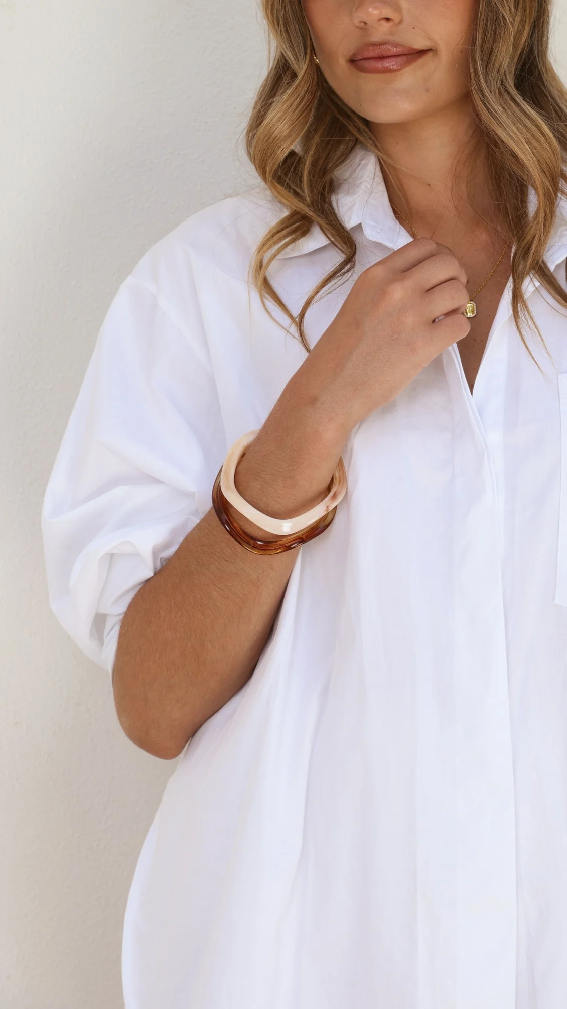 Pippa Wave Bangle 2 Pack - White / Tea - Image 2