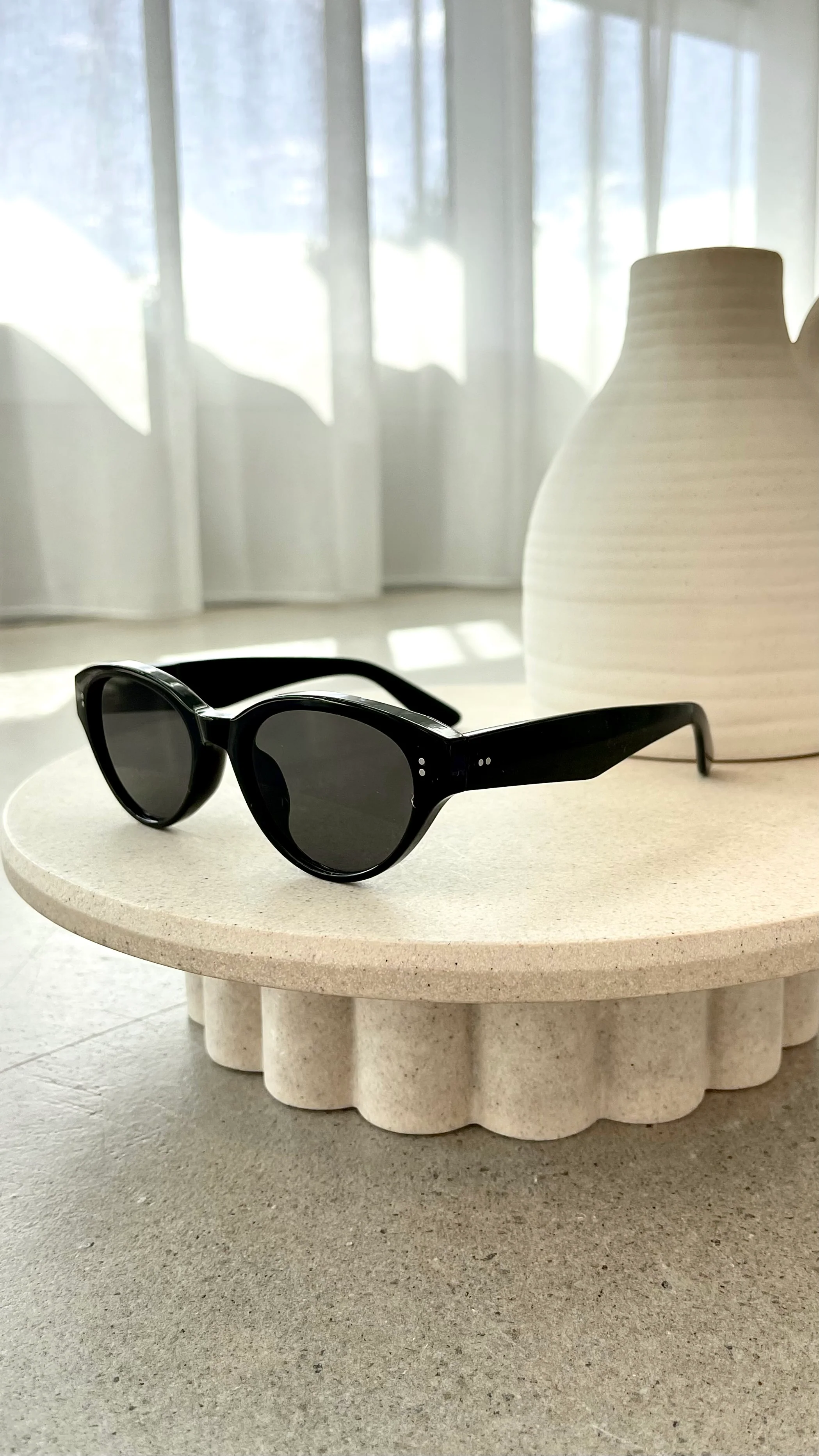 Quincia Sunglasses - Black - Image 4