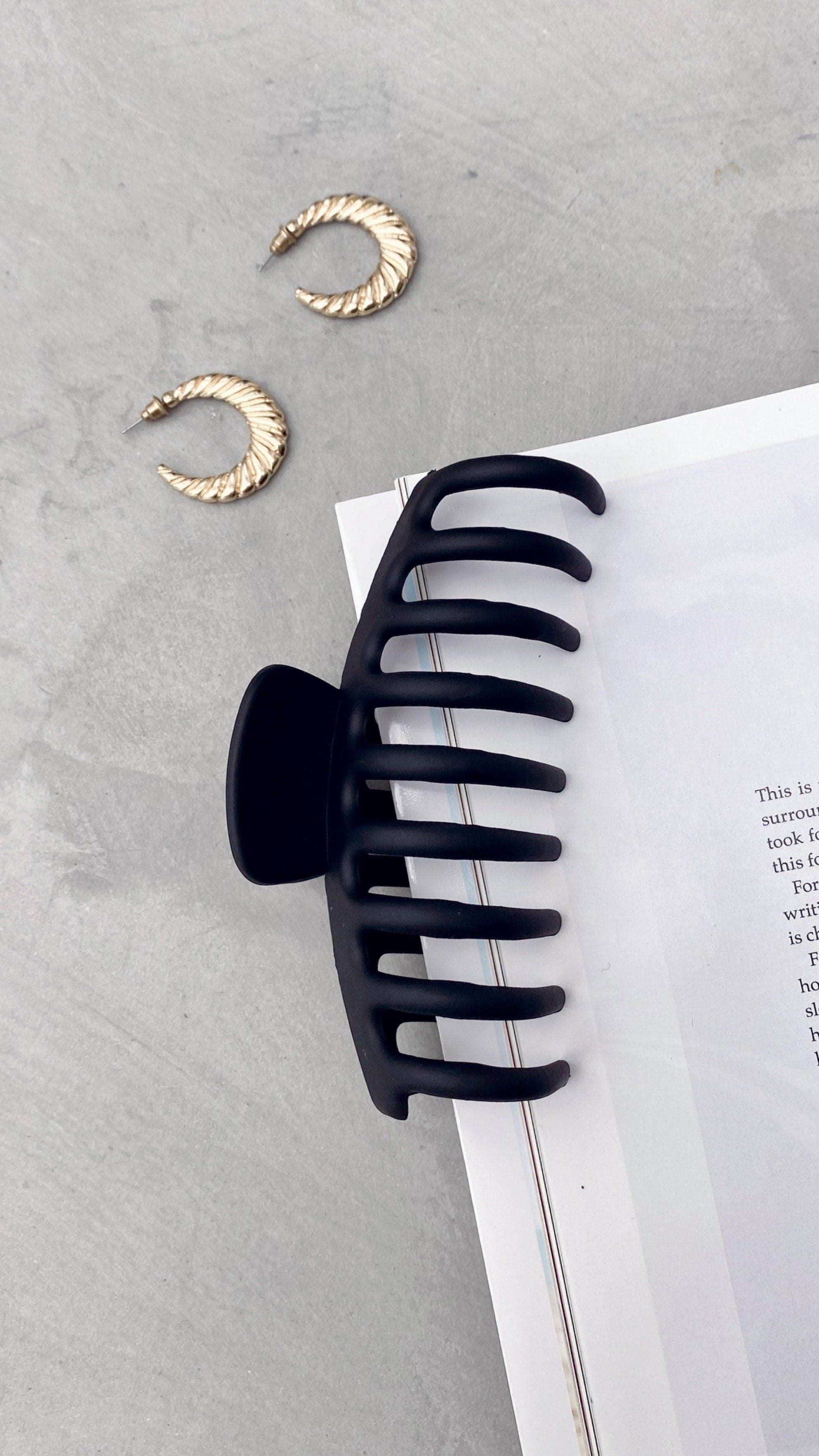 Regina Matte Claw Clip - Black - Image 8